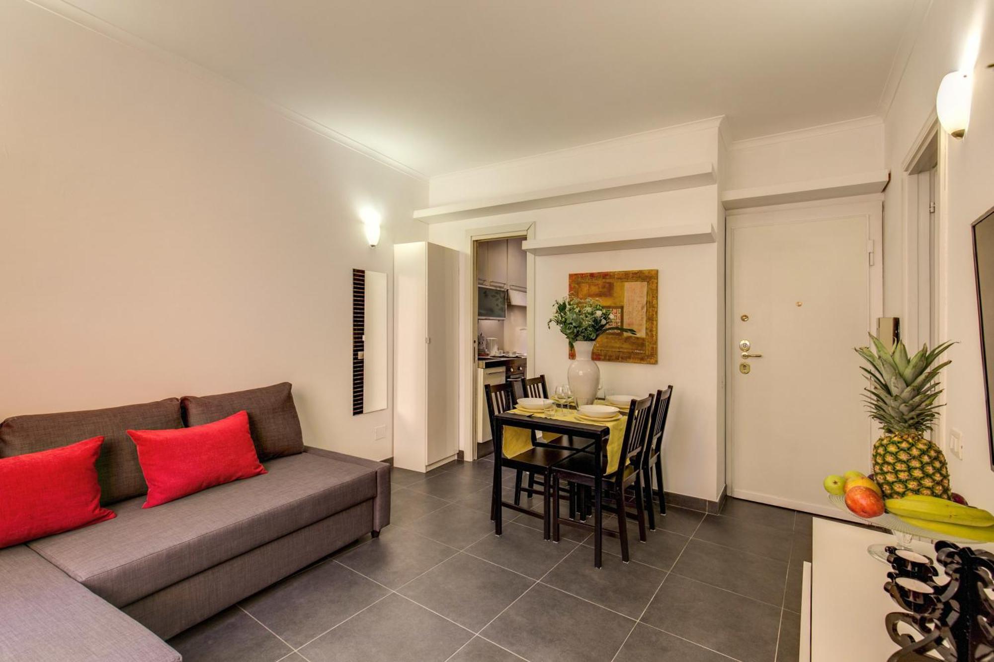Elegant Apartment Behind The Colosseum Rome Bilik gambar