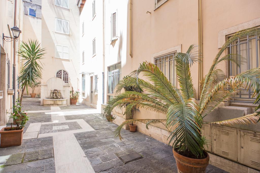 Elegant Apartment Behind The Colosseum Rome Luaran gambar