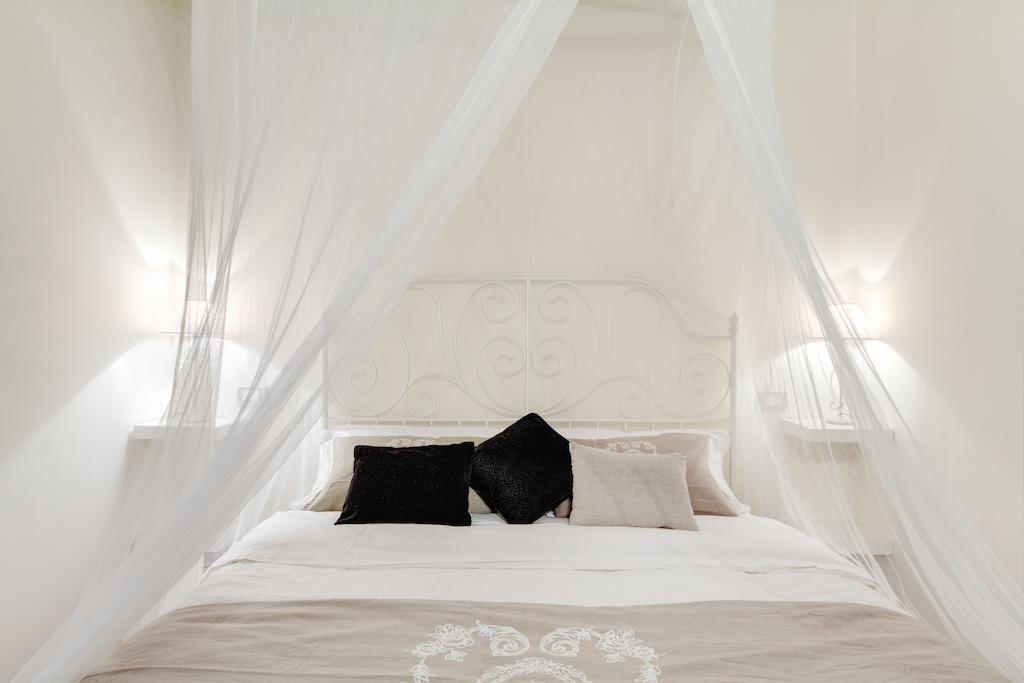 Elegant Apartment Behind The Colosseum Rome Bilik gambar