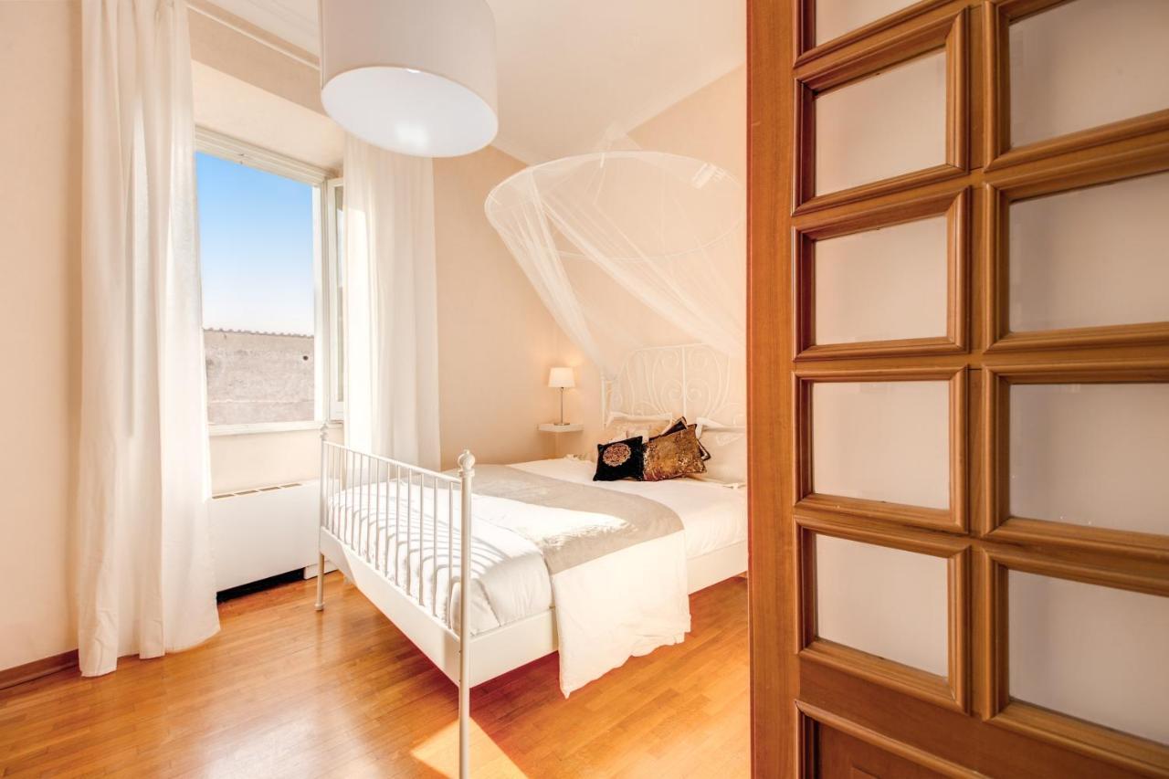 Elegant Apartment Behind The Colosseum Rome Bilik gambar