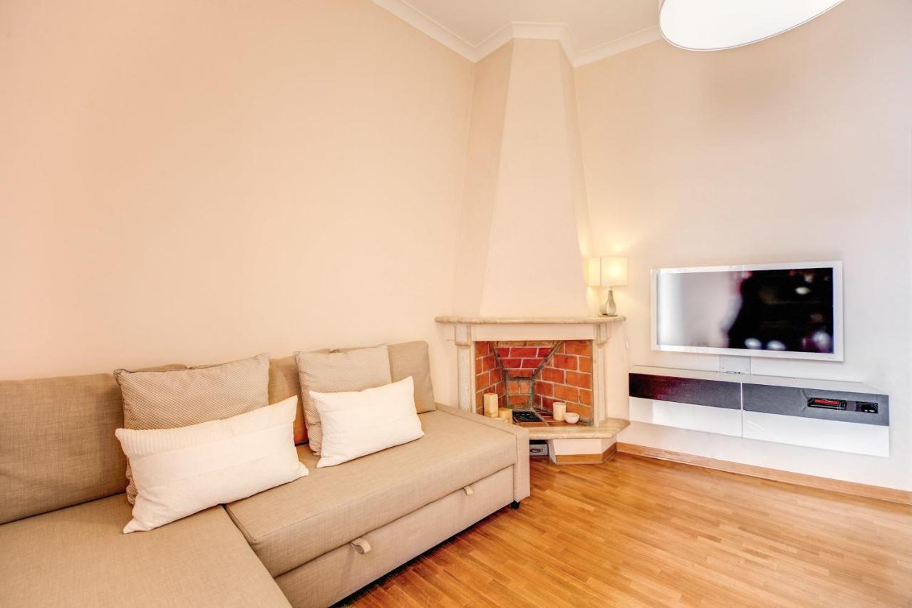 Elegant Apartment Behind The Colosseum Rome Bilik gambar