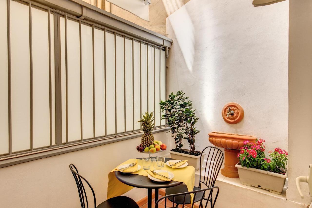 Elegant Apartment Behind The Colosseum Rome Bilik gambar
